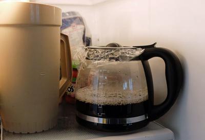 Is it safe to keep coffee in the fridge for a few days? If so, for