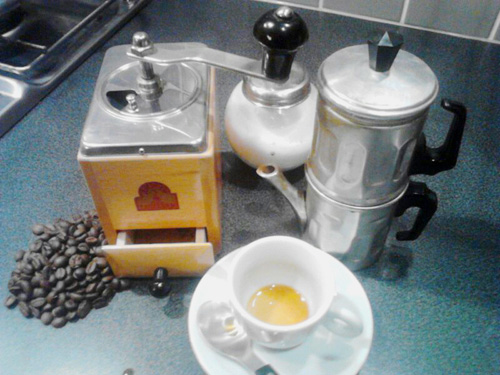 How to make coffee with a Neapolitan coffee maker.